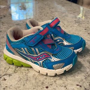 Toddler size 5 saucing sneaker
